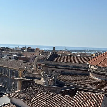 לינה וארוחת בוקר Terrazza Sangiuliano קטאניה
